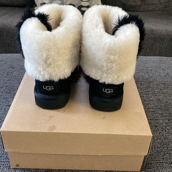 Ugg Women Classic Mini Wisp Boots - Picture 8 of 8